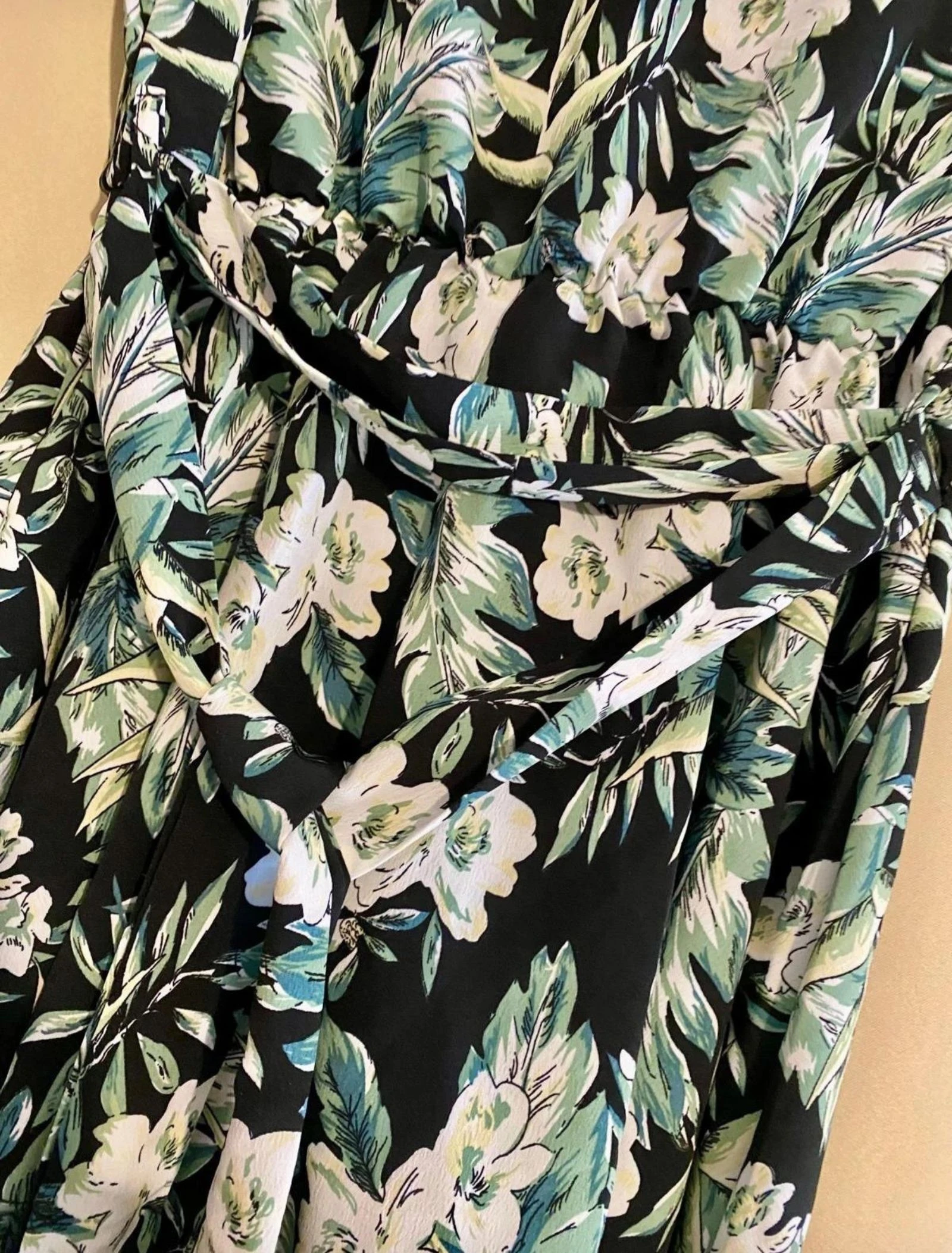 💚🖤 Magnifique robe d’été au motif tropical / fleuri- Taille S- Parfait état 🖤💚